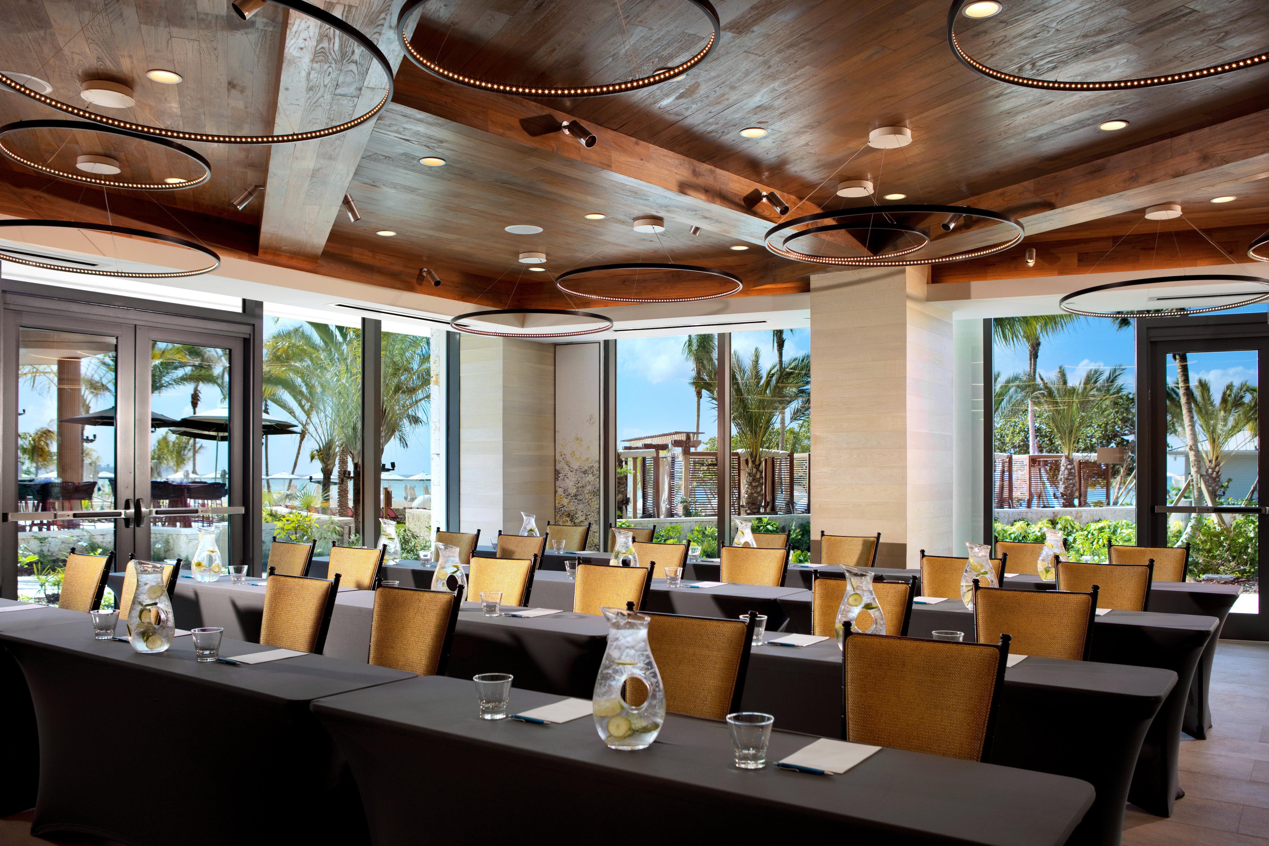 Kimpton Seafire Resort + Spa By Ihg West Bay Экстерьер фото