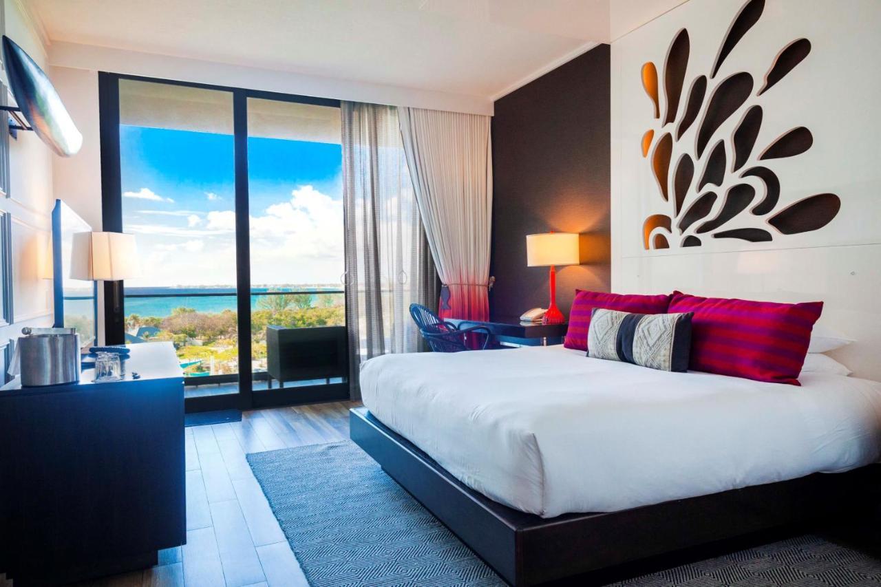 Kimpton Seafire Resort + Spa By Ihg West Bay Экстерьер фото