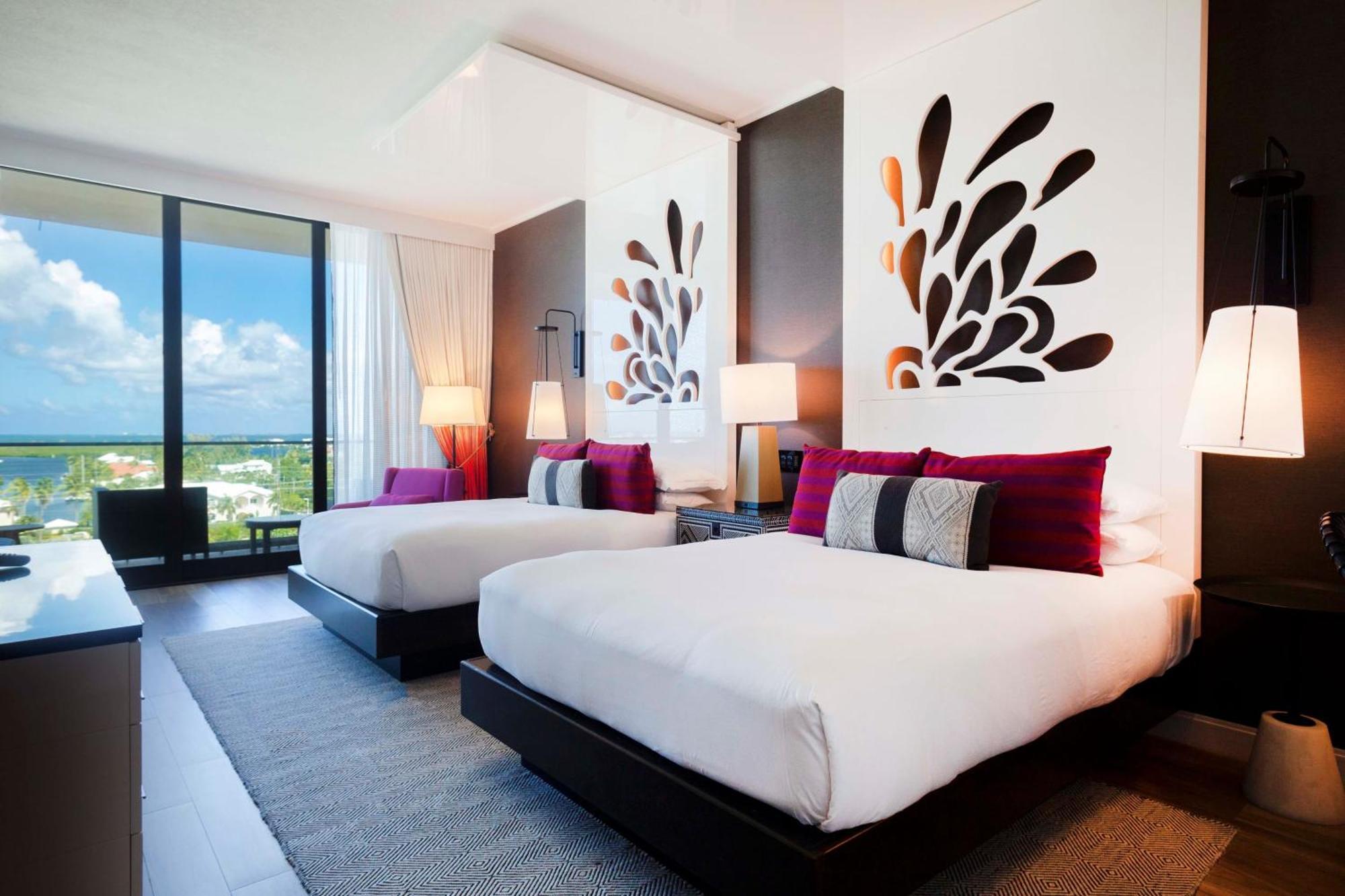 Kimpton Seafire Resort + Spa By Ihg West Bay Экстерьер фото